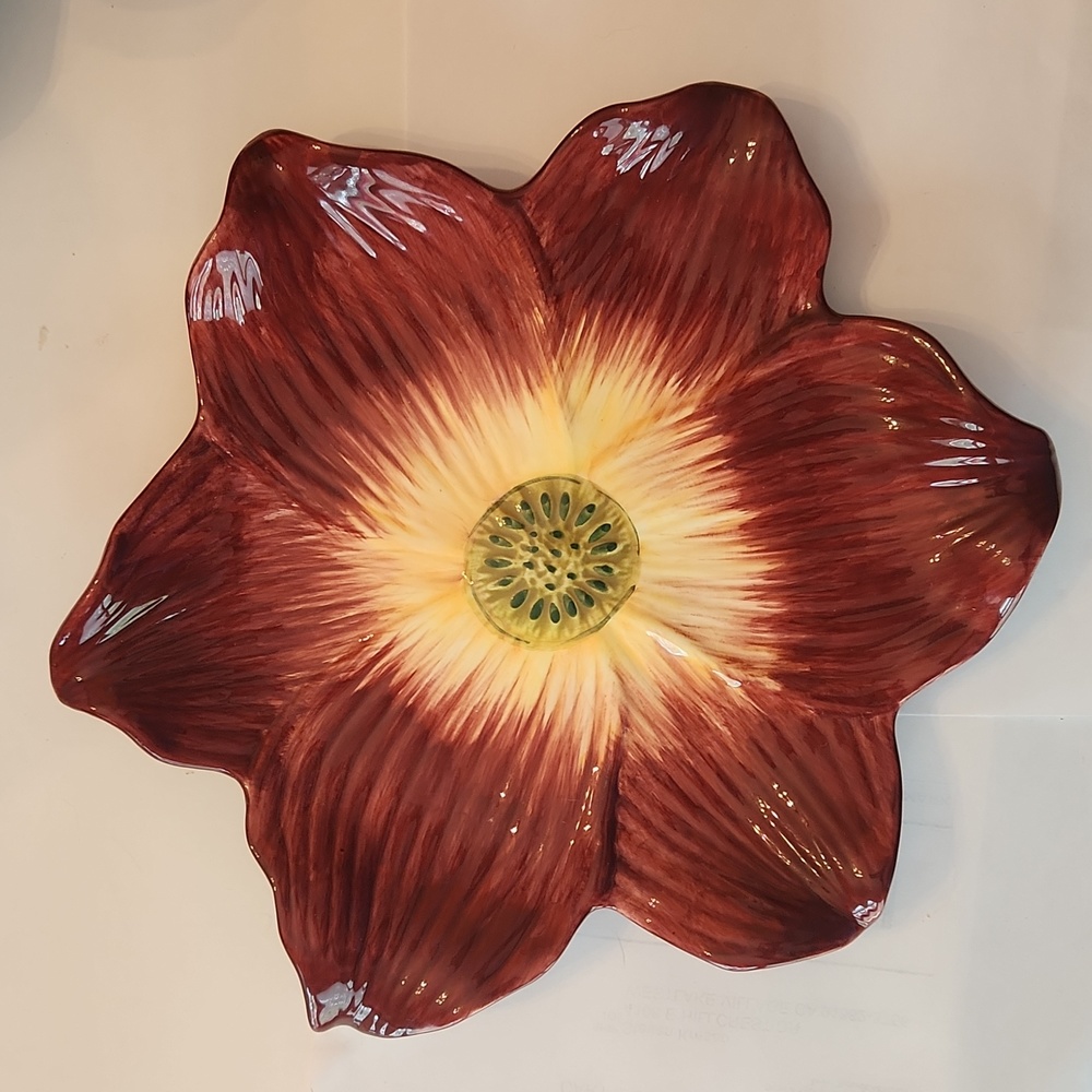 Floral plate from the Ambiance Collection.